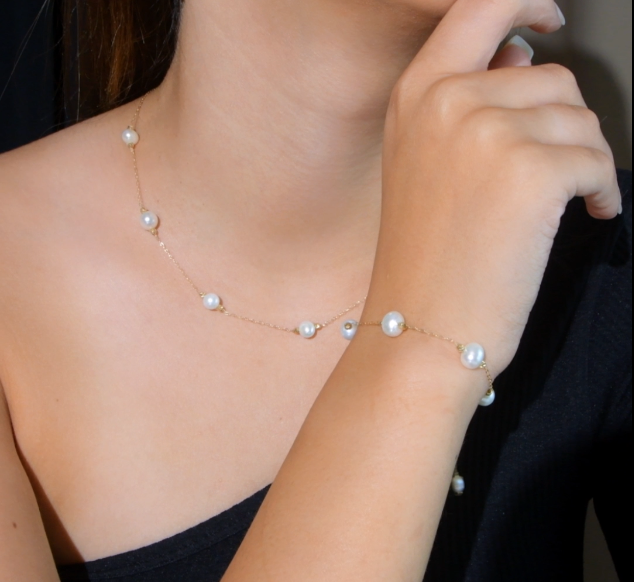 Ensemble En Or 18k avec Pierres Joher naturelles - Collier , Gourmette et boucles .