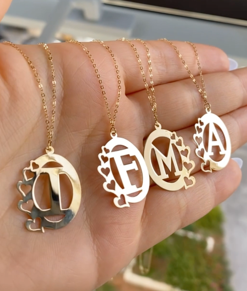 Collier en Or 18k - Pendentif Oval avec Lettre